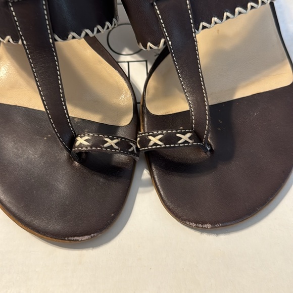 Ann Taylor Loft brown kitten heeled sandals with cream stitching. Size 7.5 - Picture 4 of 8